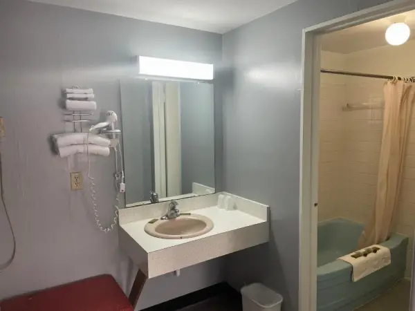 Acorn Motel 8