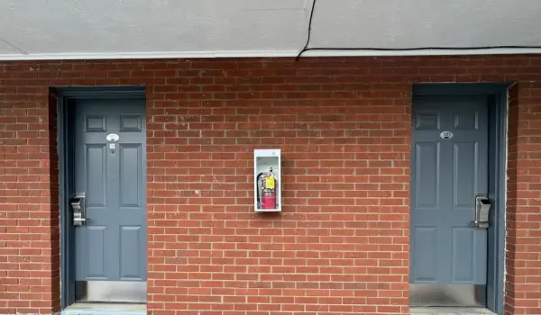 Acorn Motel 10