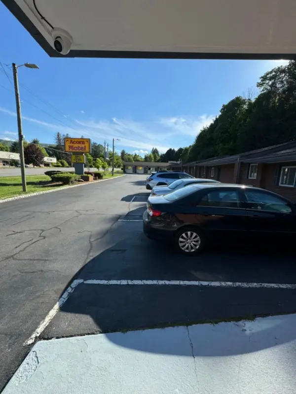 Acorn Motel 4