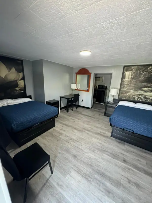 Acorn Motel 6