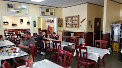 Restaurant near Acorn Motel